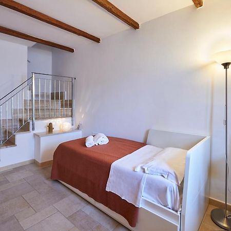 Le Case Di Gio'- Vico Corte Polignano a Mare Luaran gambar